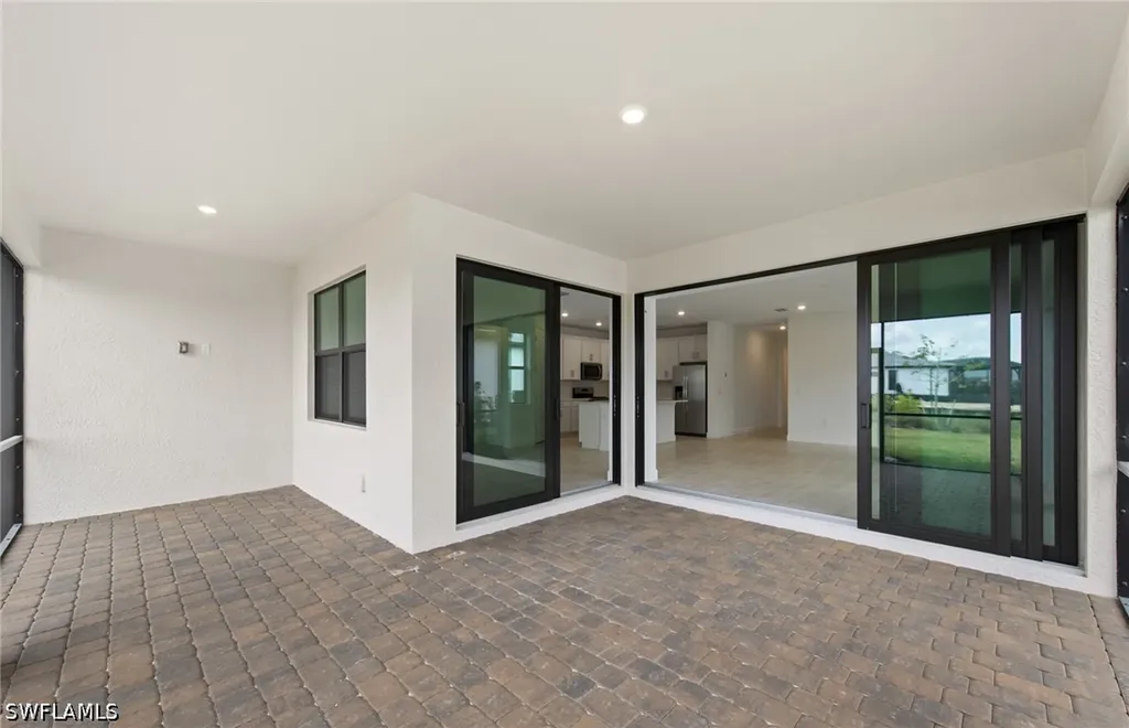 2072 Freemont Way Naples FL 34120
