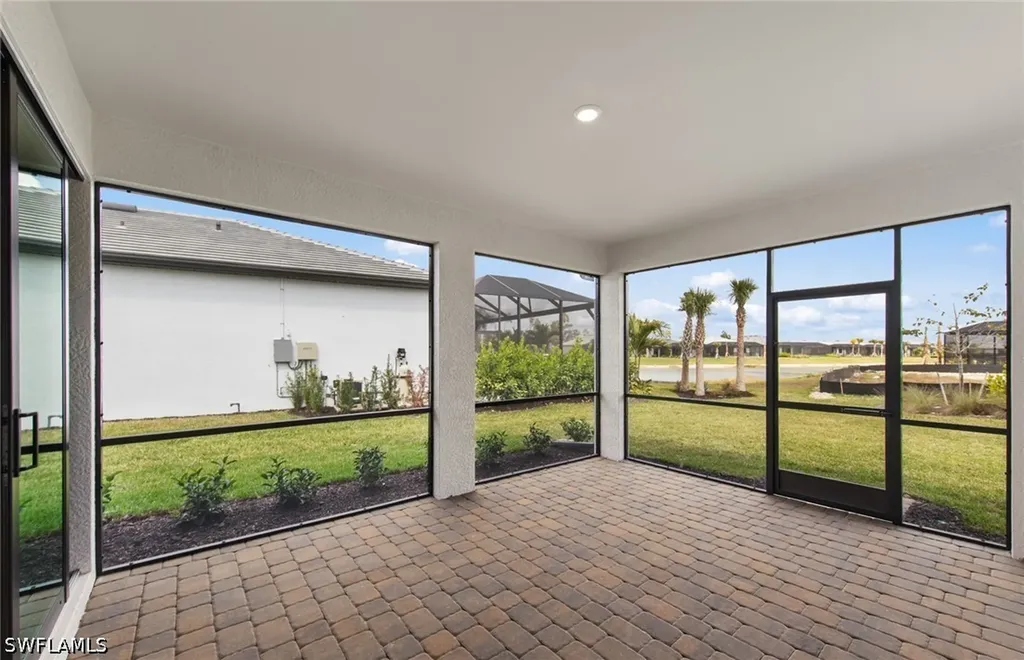 2072 Freemont Way Naples FL 34120