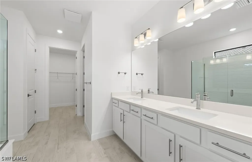 2072 Freemont Way Naples FL 34120