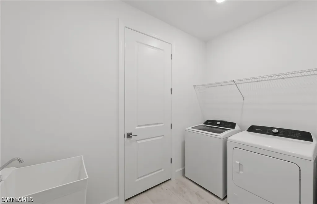 2072 Freemont Way Naples FL 34120