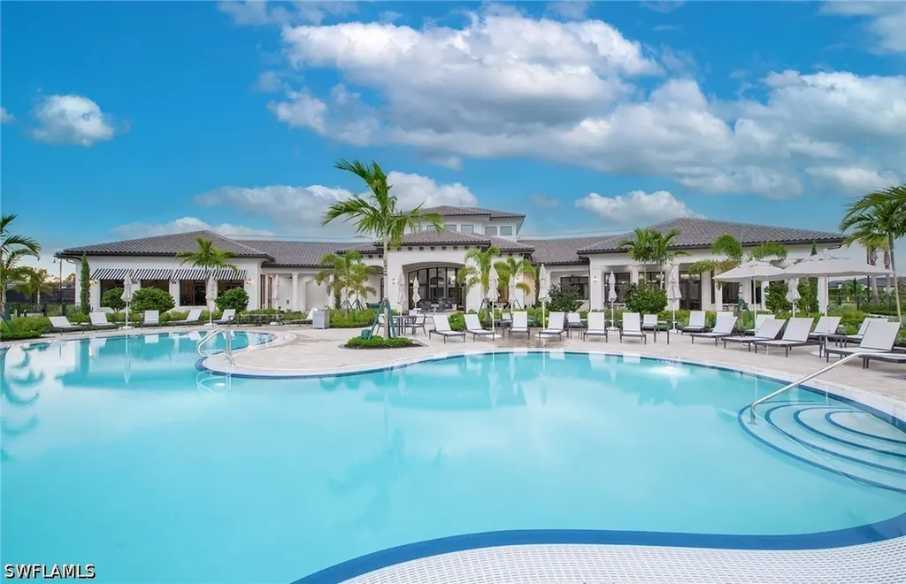 2072 Freemont Way Naples FL 34120