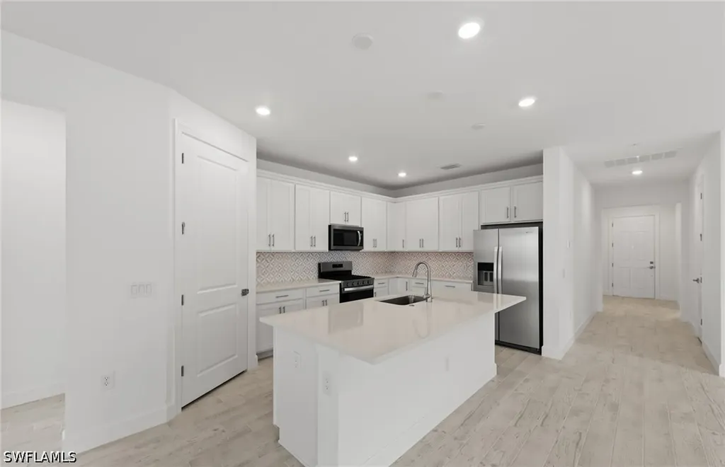 2072 Freemont Way Naples FL 34120