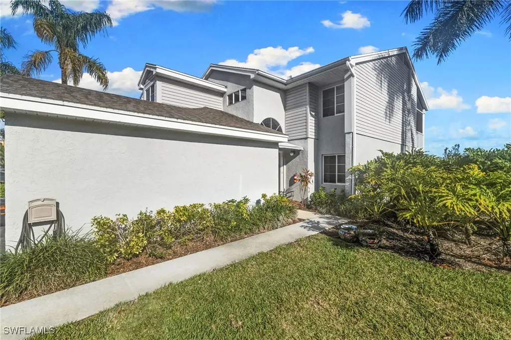 2571 Citrus Lake Drive Naples FL 34109