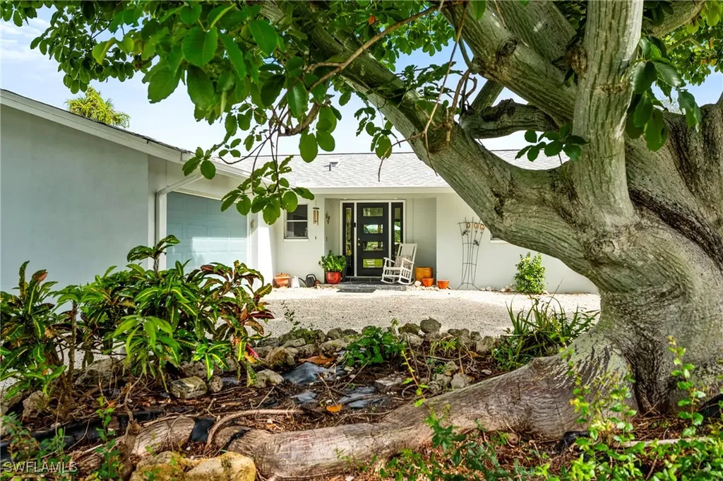 2271 Harbor Road Naples FL 34104