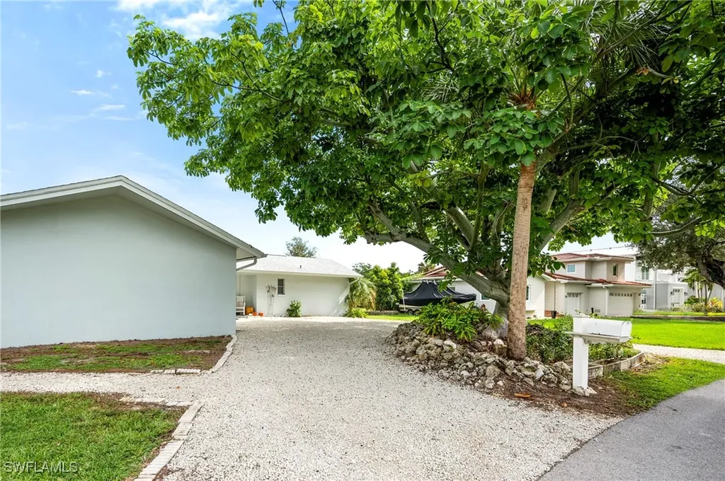 2271 Harbor Road Naples FL 34104