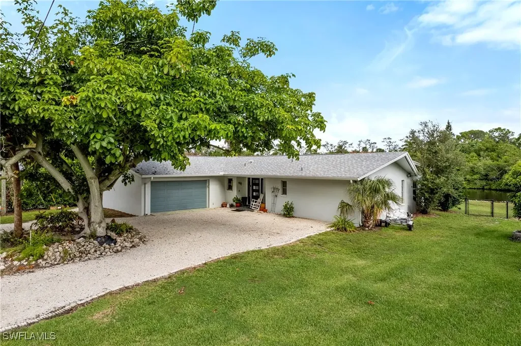 2271 Harbor Road Naples FL 34104