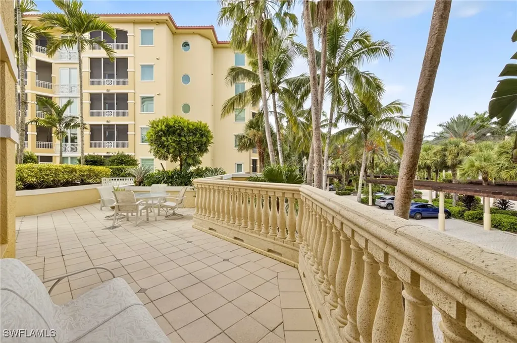 2748 Tiburon Boulevard E Naples FL 34109