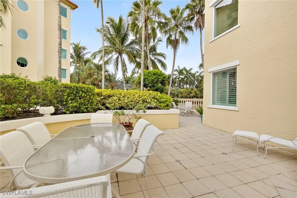 2748 Tiburon Boulevard E Naples FL 34109