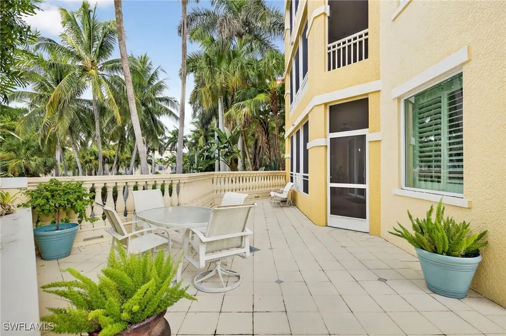 2748 Tiburon Boulevard E Naples FL 34109