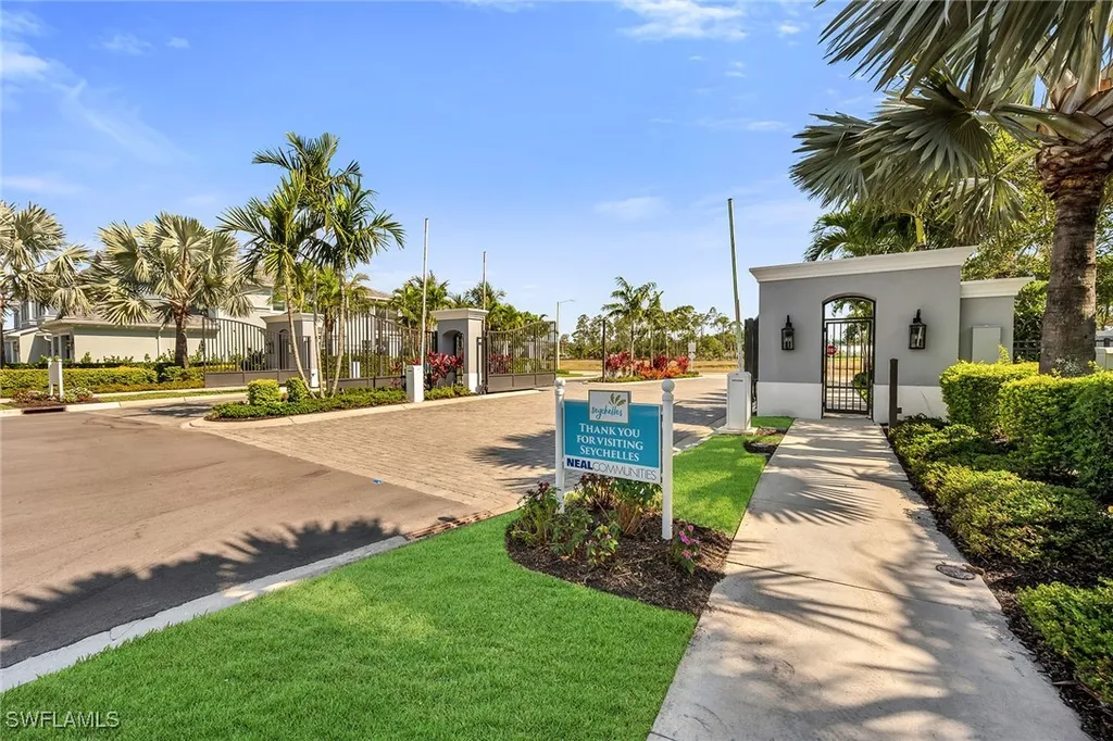 2609 Seychelles Circle Naples FL 34112