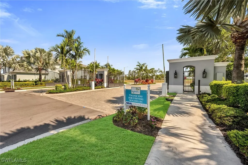 2609 Seychelles Circle Naples FL 34112