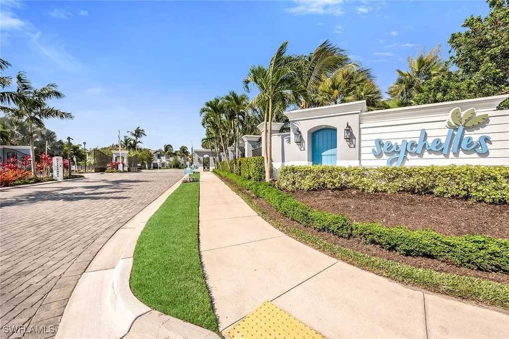 2609 Seychelles Circle Naples FL 34112