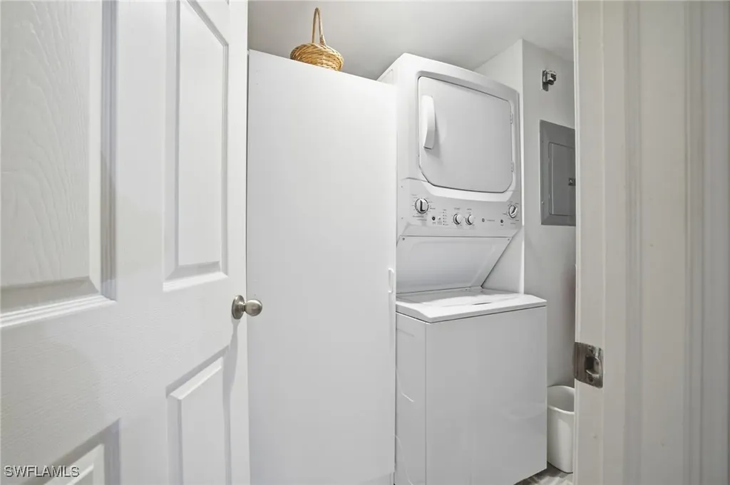 1001 Eastham Way Naples FL 34104