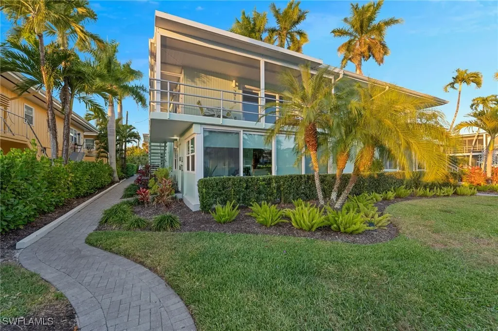 291 8th Avenue S Naples FL 34102