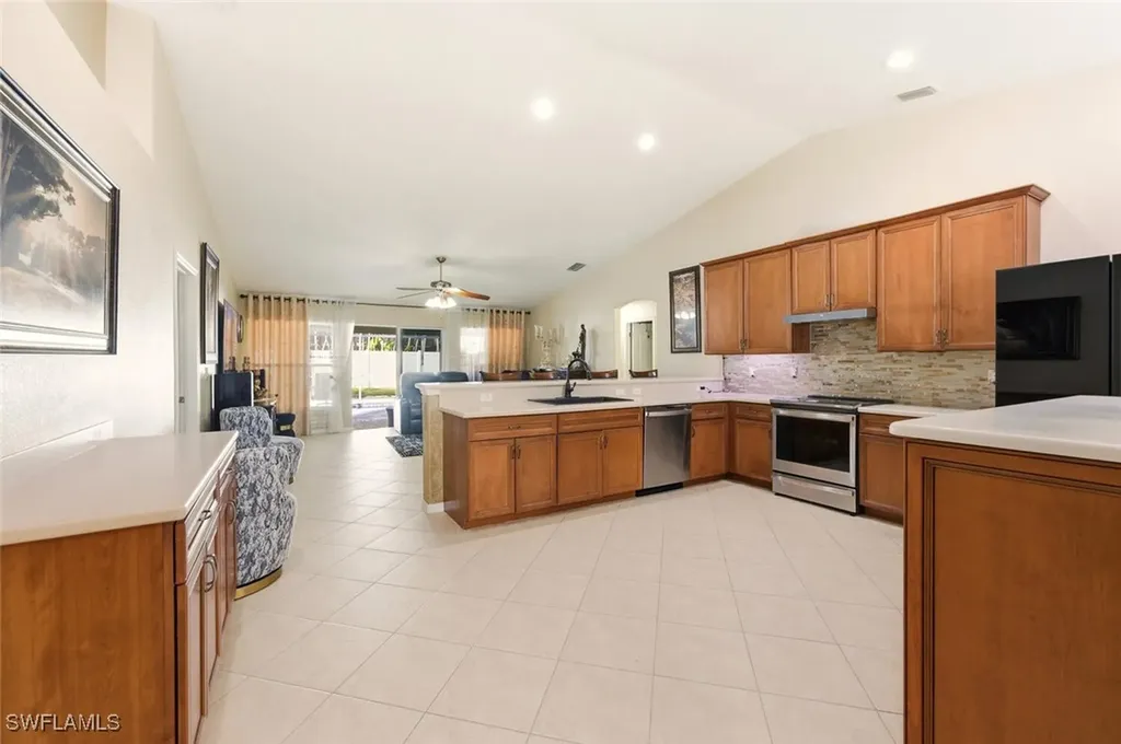609 SE 16th Terrace Cape Coral FL 33990
