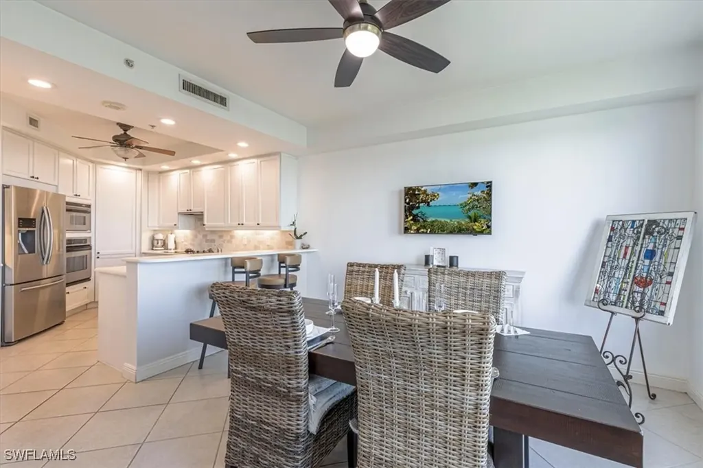 445 Cove Tower Drive Naples FL 34110