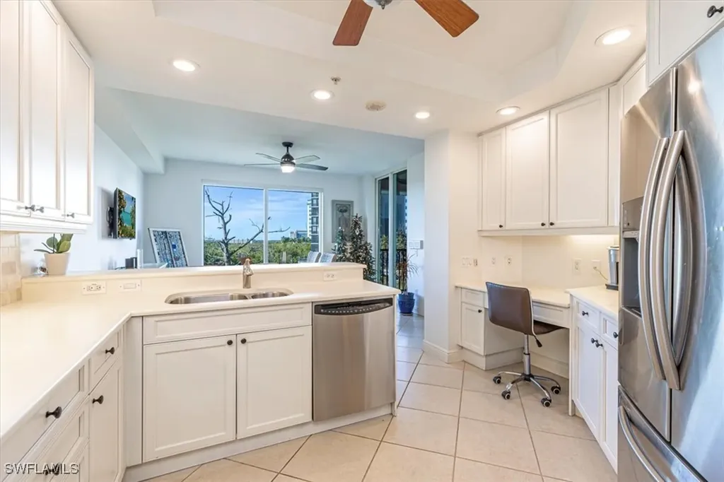 445 Cove Tower Drive Naples FL 34110