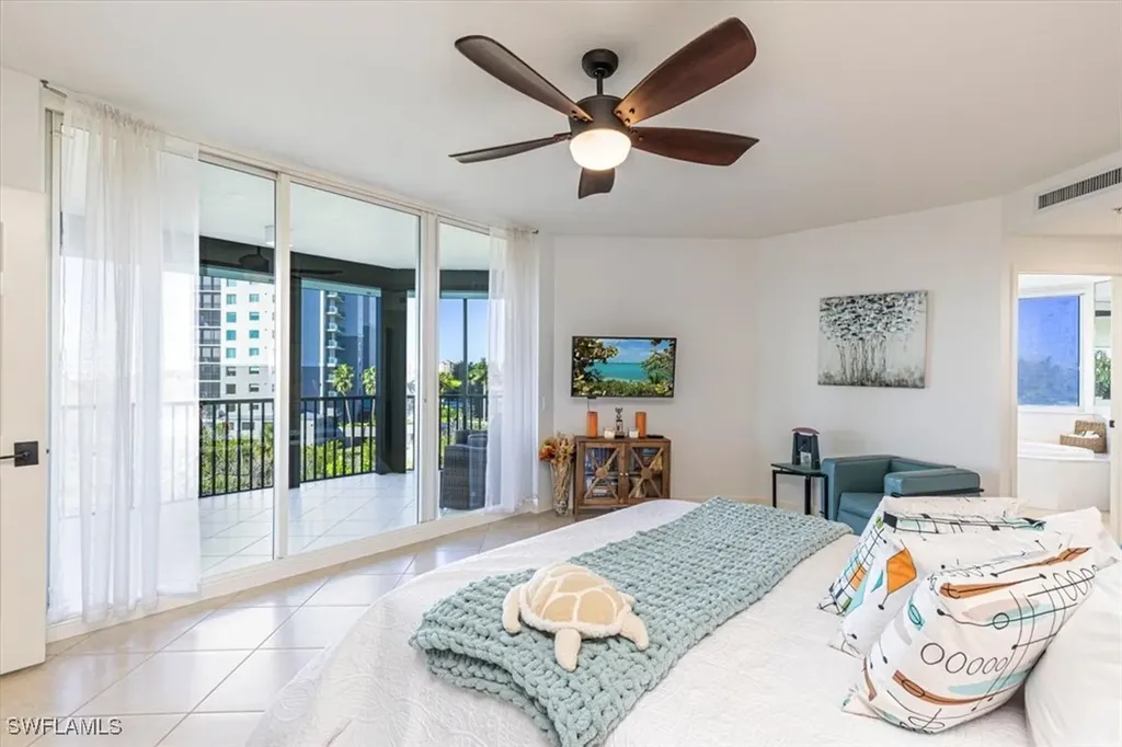 445 Cove Tower Drive Naples FL 34110