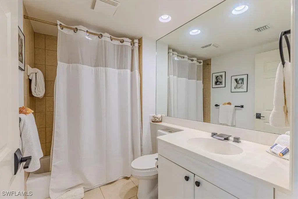 445 Cove Tower Drive Naples FL 34110