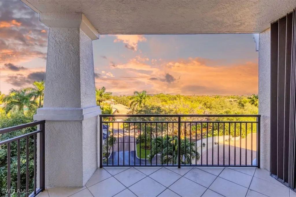 445 Cove Tower Drive Naples FL 34110