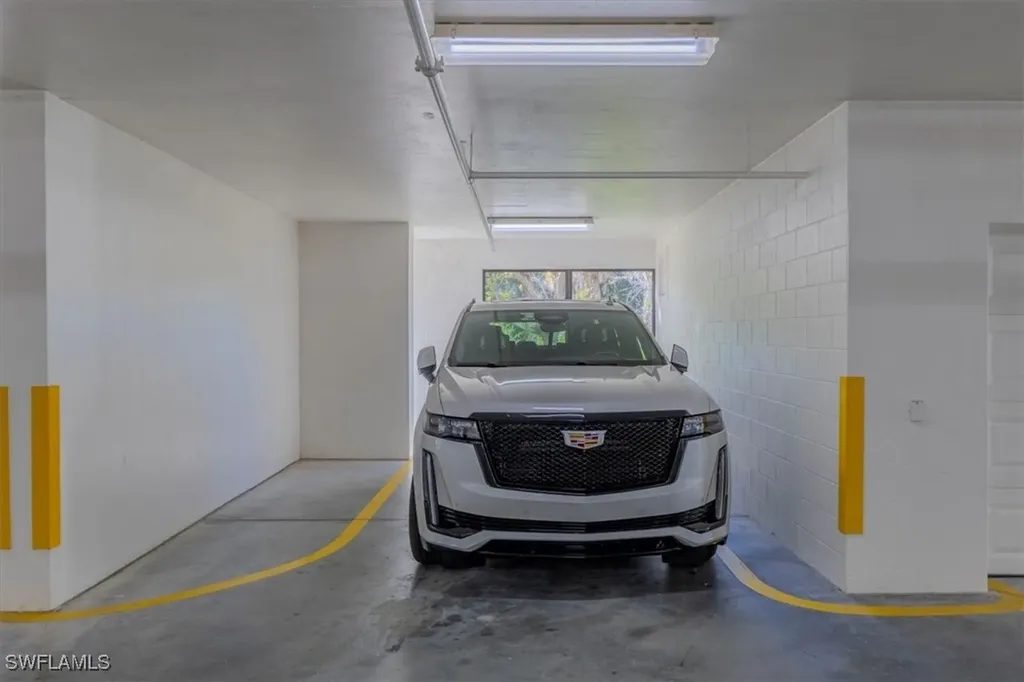 445 Cove Tower Drive Naples FL 34110