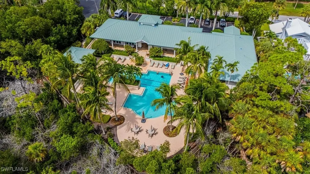 445 Cove Tower Drive Naples FL 34110