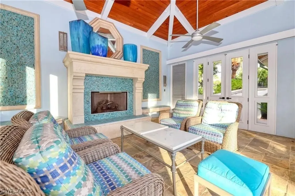 445 Cove Tower Drive Naples FL 34110