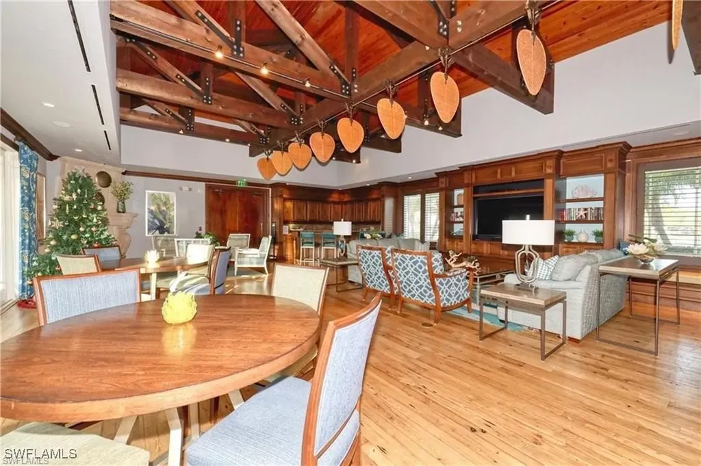 445 Cove Tower Drive Naples FL 34110