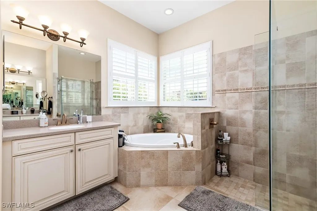 6849 Il Regalo Circle Naples FL 34109
