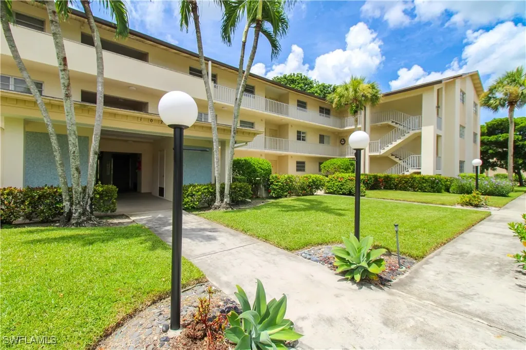 1020 Palm View Drive Naples FL 34110