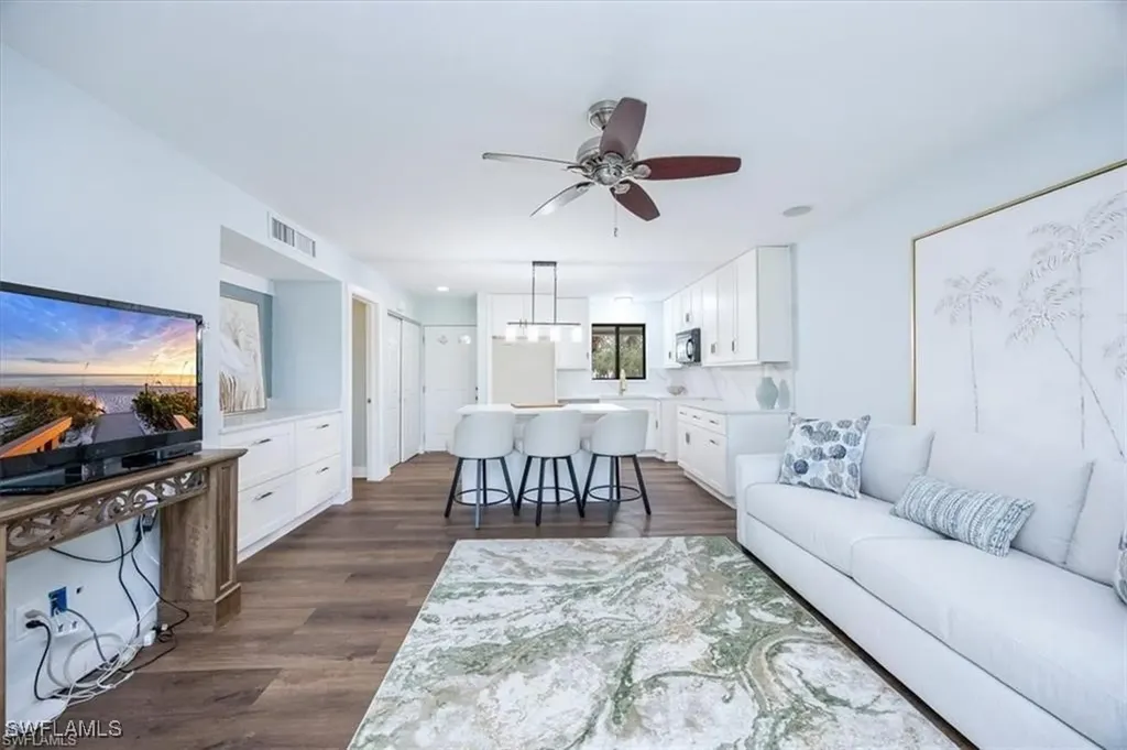 Naples FL, 746 Eagle Creek Drive, Unit 203