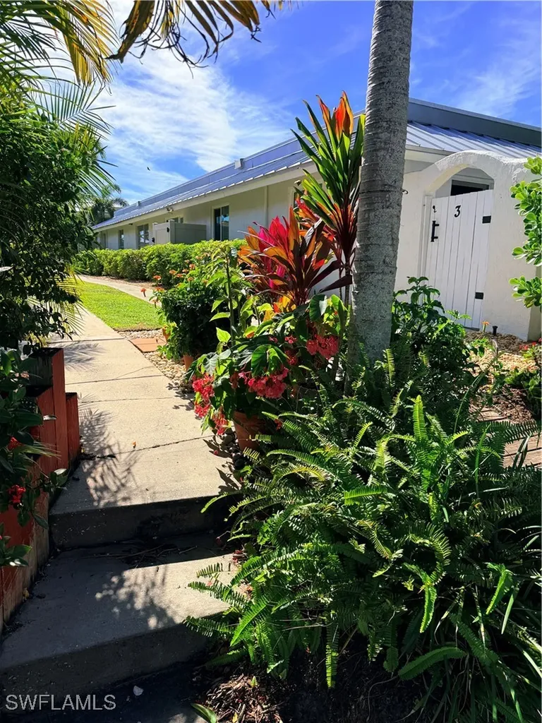 1575 Curlew Avenue W Naples FL 34102