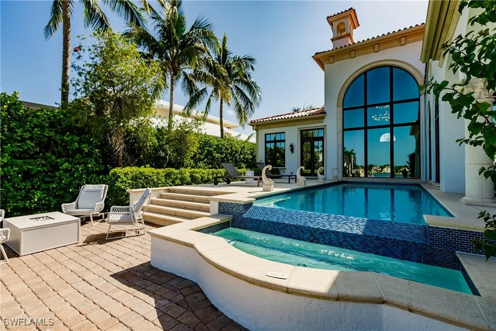 2450 Tarpon Road Naples FL 34102