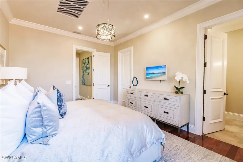 2450 Tarpon Road Naples FL 34102