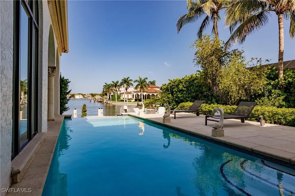 2450 Tarpon Road Naples FL 34102