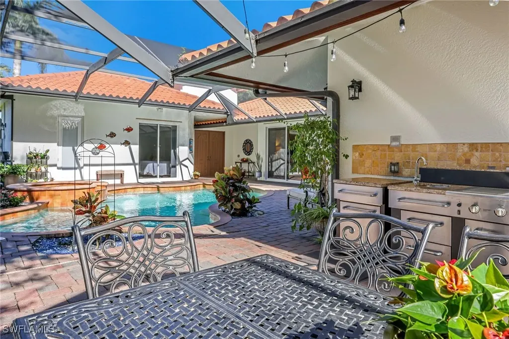 4000 Stonesthrow Court Naples FL 34109