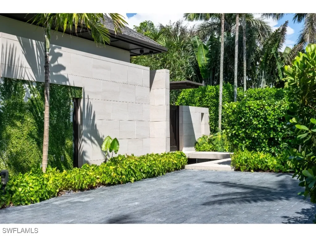 3065 Fort Charles Drive Naples FL 34102