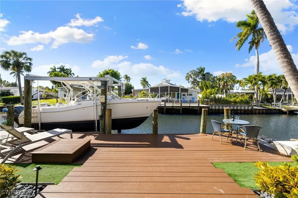 1820 Holiday Lane Naples FL 34104