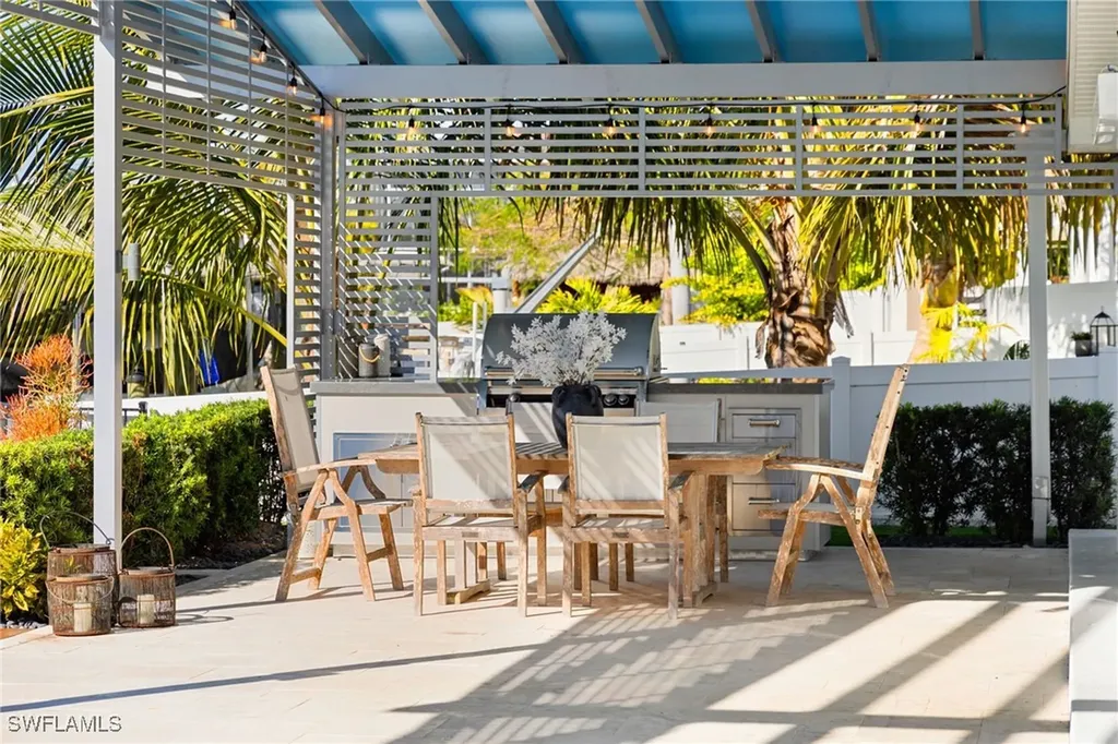 1820 Holiday Lane Naples FL 34104