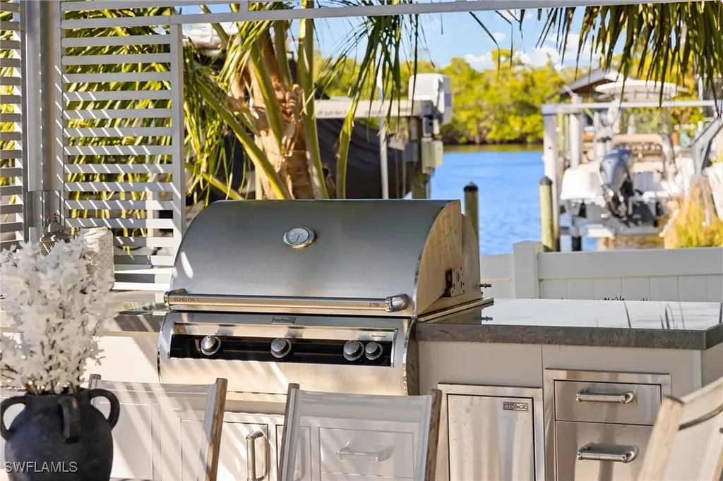 1820 Holiday Lane Naples FL 34104