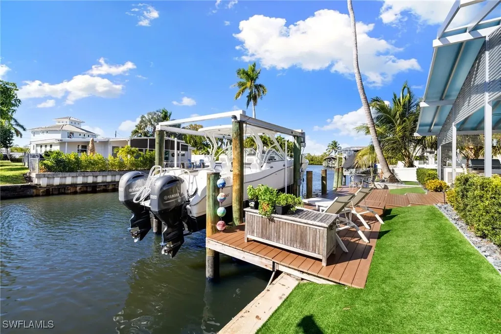 1820 Holiday Lane Naples FL 34104