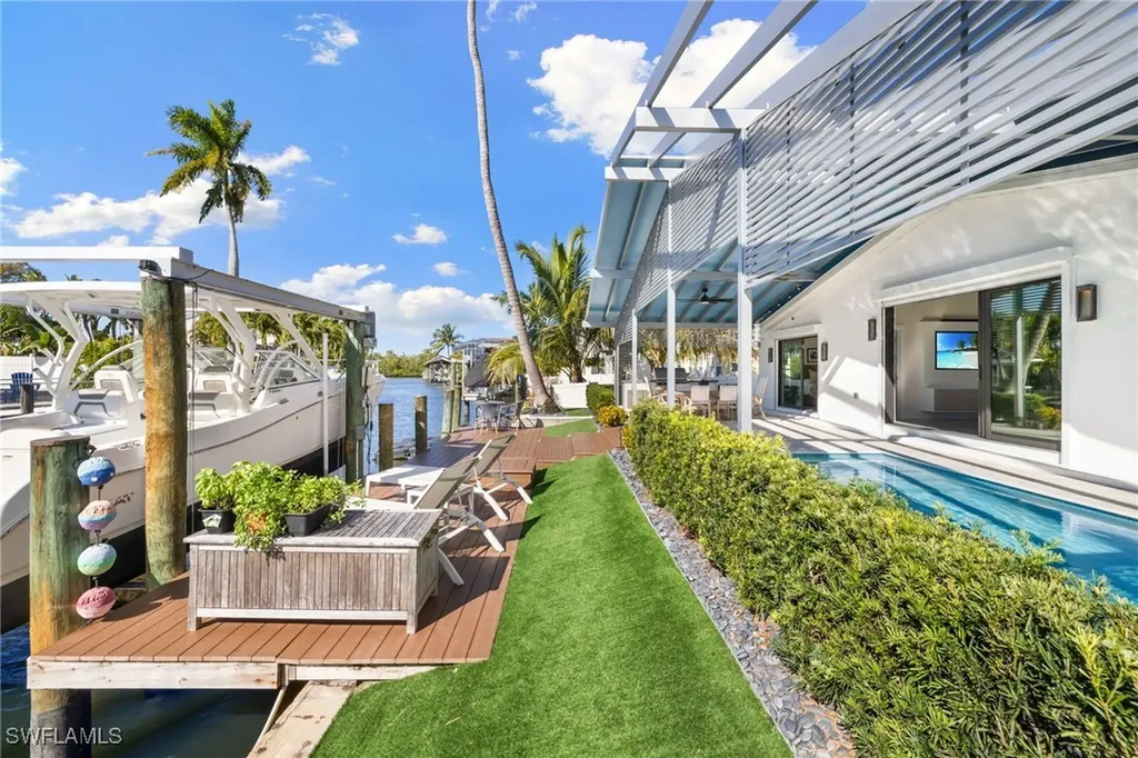 1820 Holiday Lane Naples FL 34104