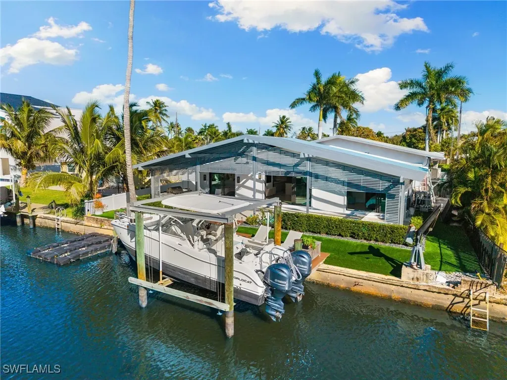 1820 Holiday Lane Naples FL 34104