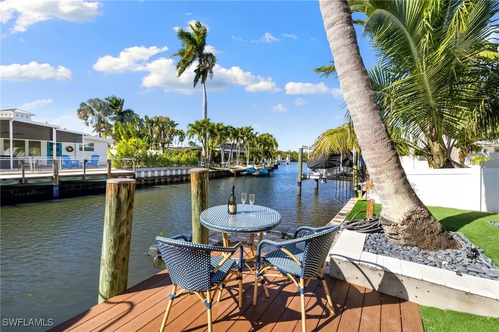1820 Holiday Lane Naples FL 34104