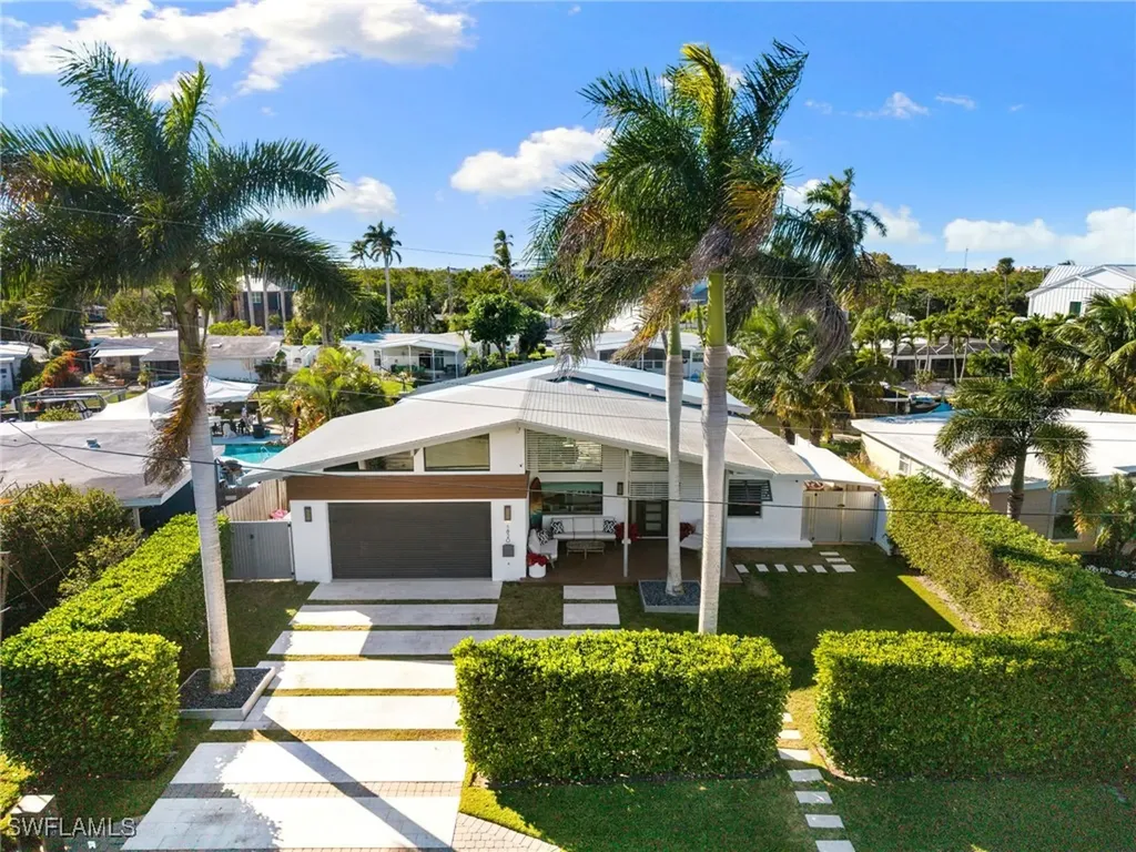 1820 Holiday Lane Naples FL 34104