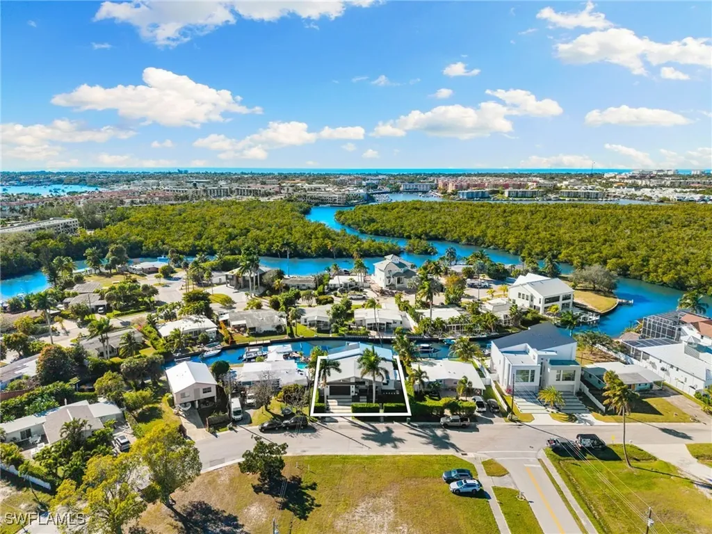 1820 Holiday Lane Naples FL 34104