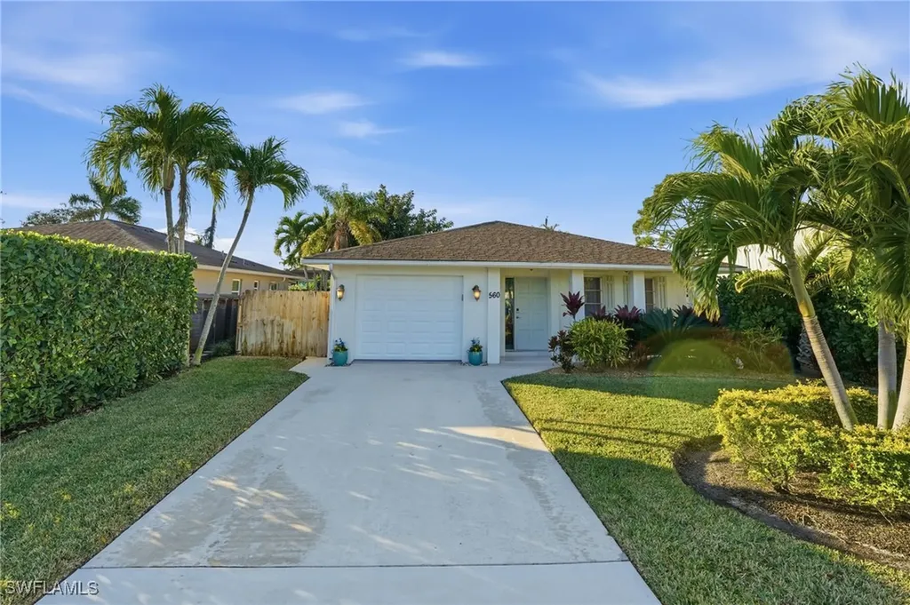 560 109th Avenue N Naples FL 34108
