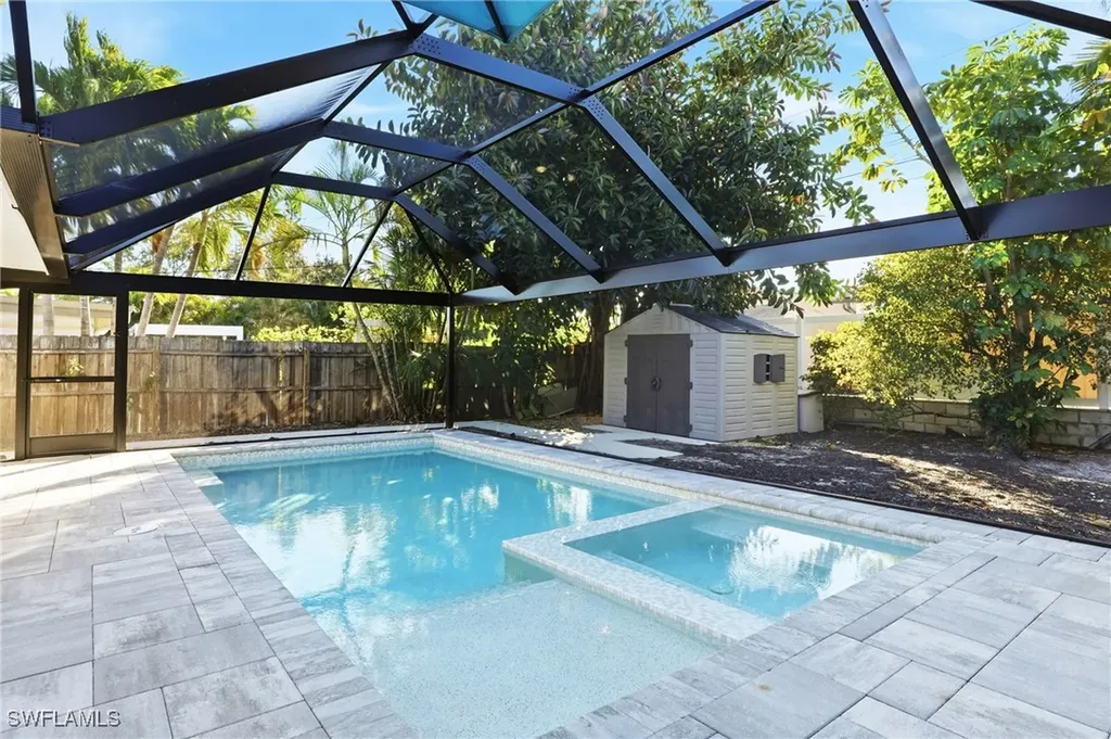 560 109th Avenue N Naples FL 34108
