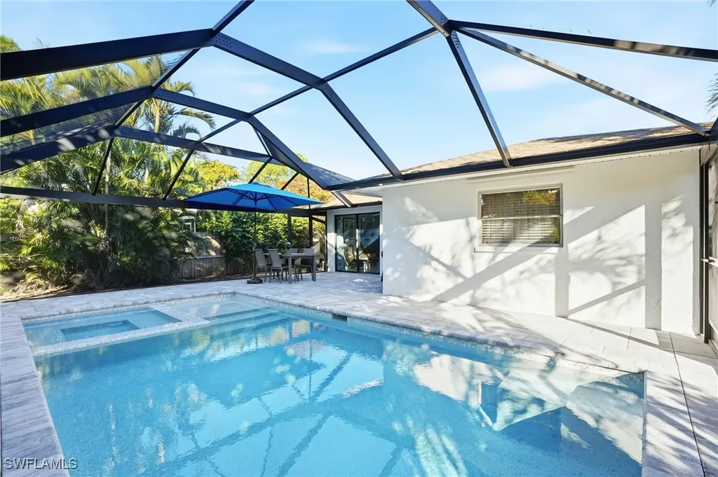 560 109th Avenue N Naples FL 34108