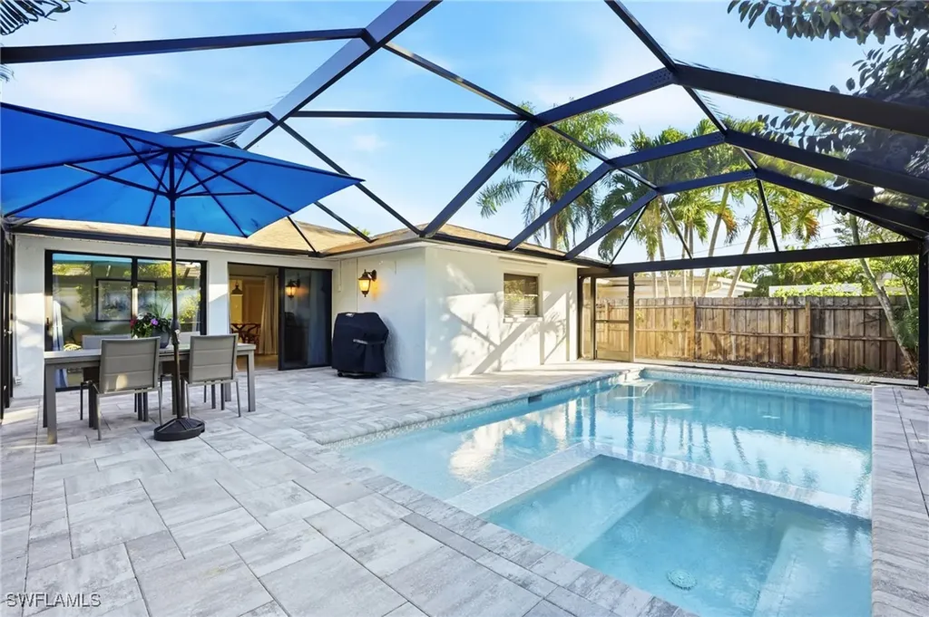 560 109th Avenue N Naples FL 34108